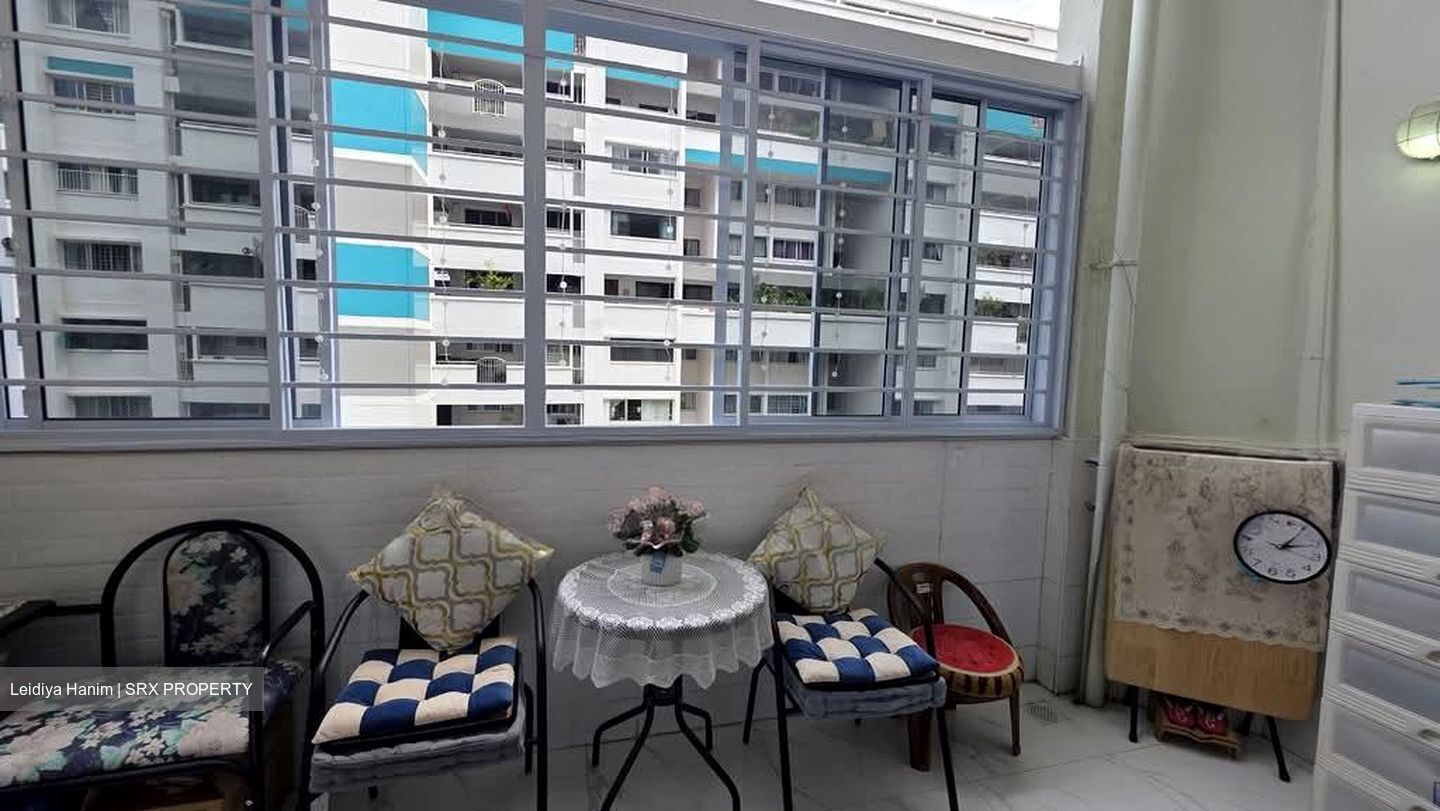 Blk 337 Jurong East Avenue 1 (Jurong East), HDB Executive #573983501